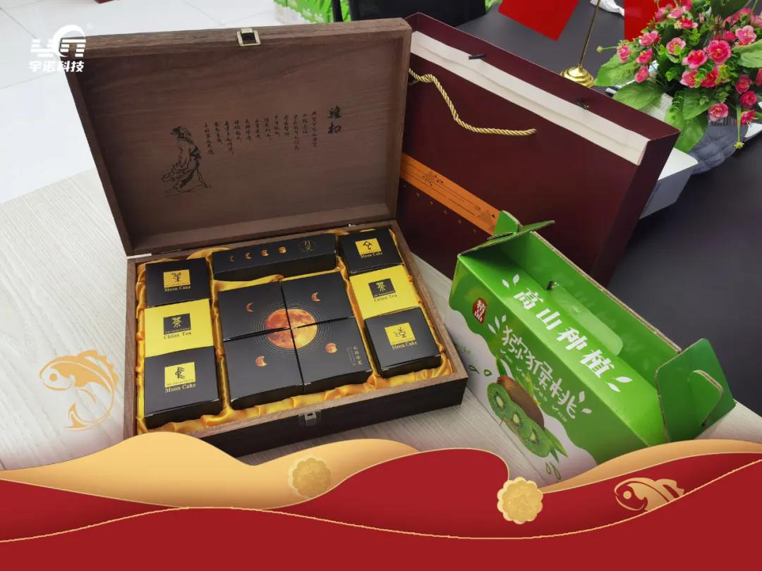 每逢佳節(jié)情意濃，月盼團圓映人間